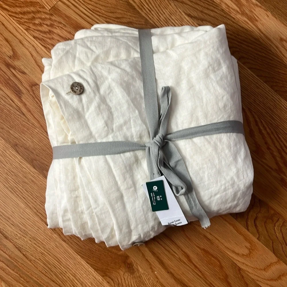 Urban Outfitters x Magic Linen Duvet Cover Size Queen NWT
